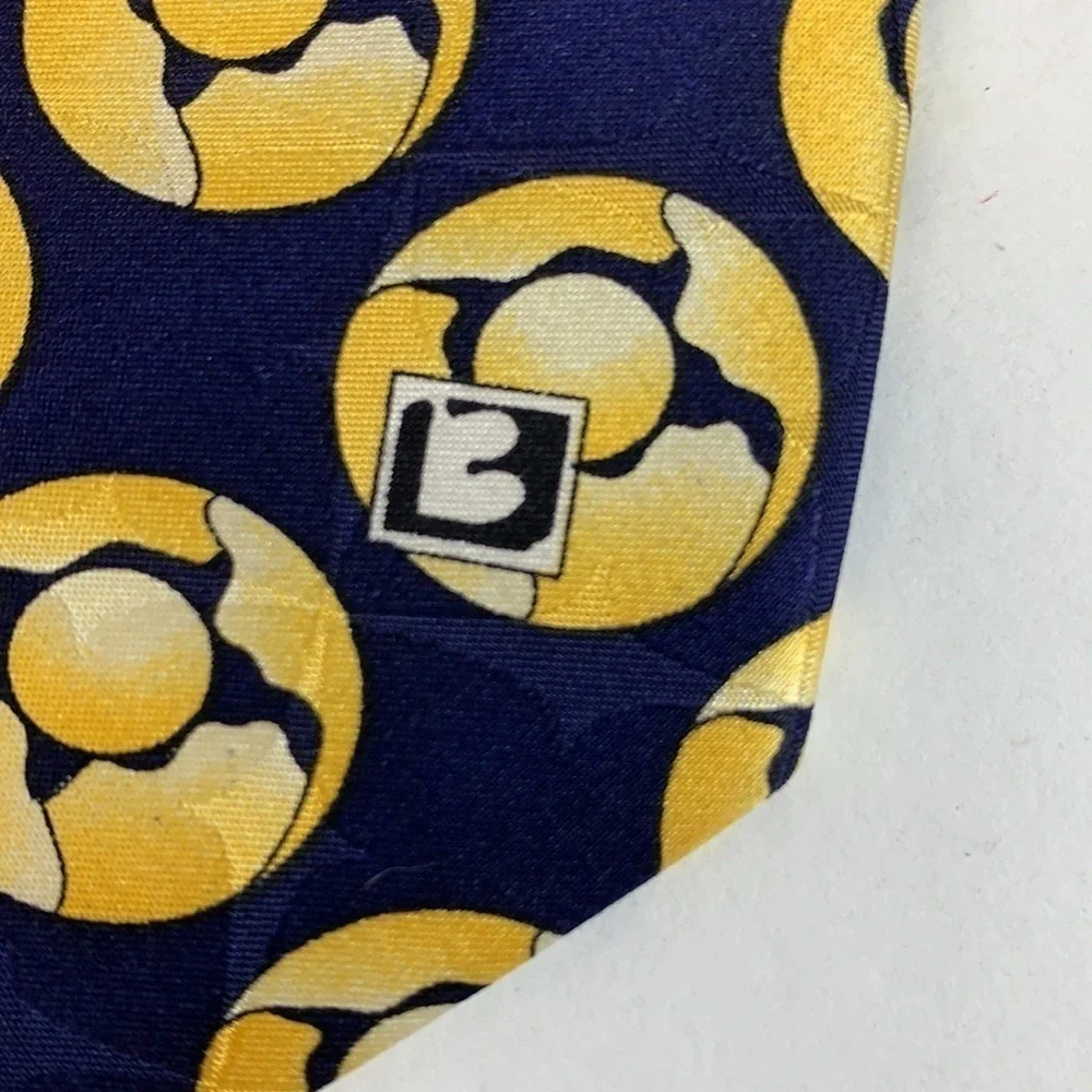 Hugo Boss silk tie navy blue, yellow preppy sporty print tie 4” x 58” EUC.